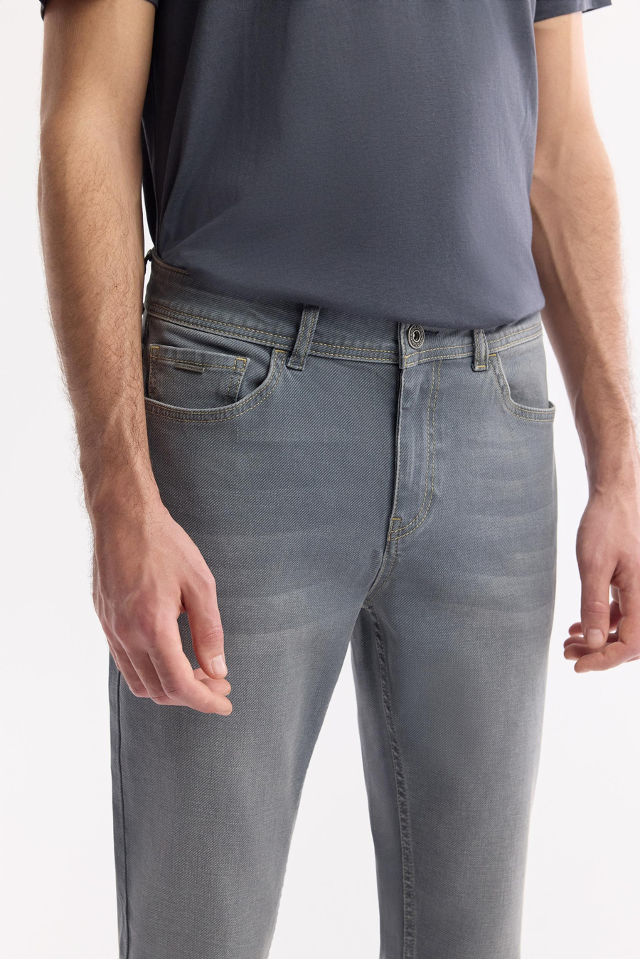 Gri Eskitme Yıkamalı Overdye Akar Boyalı Denim