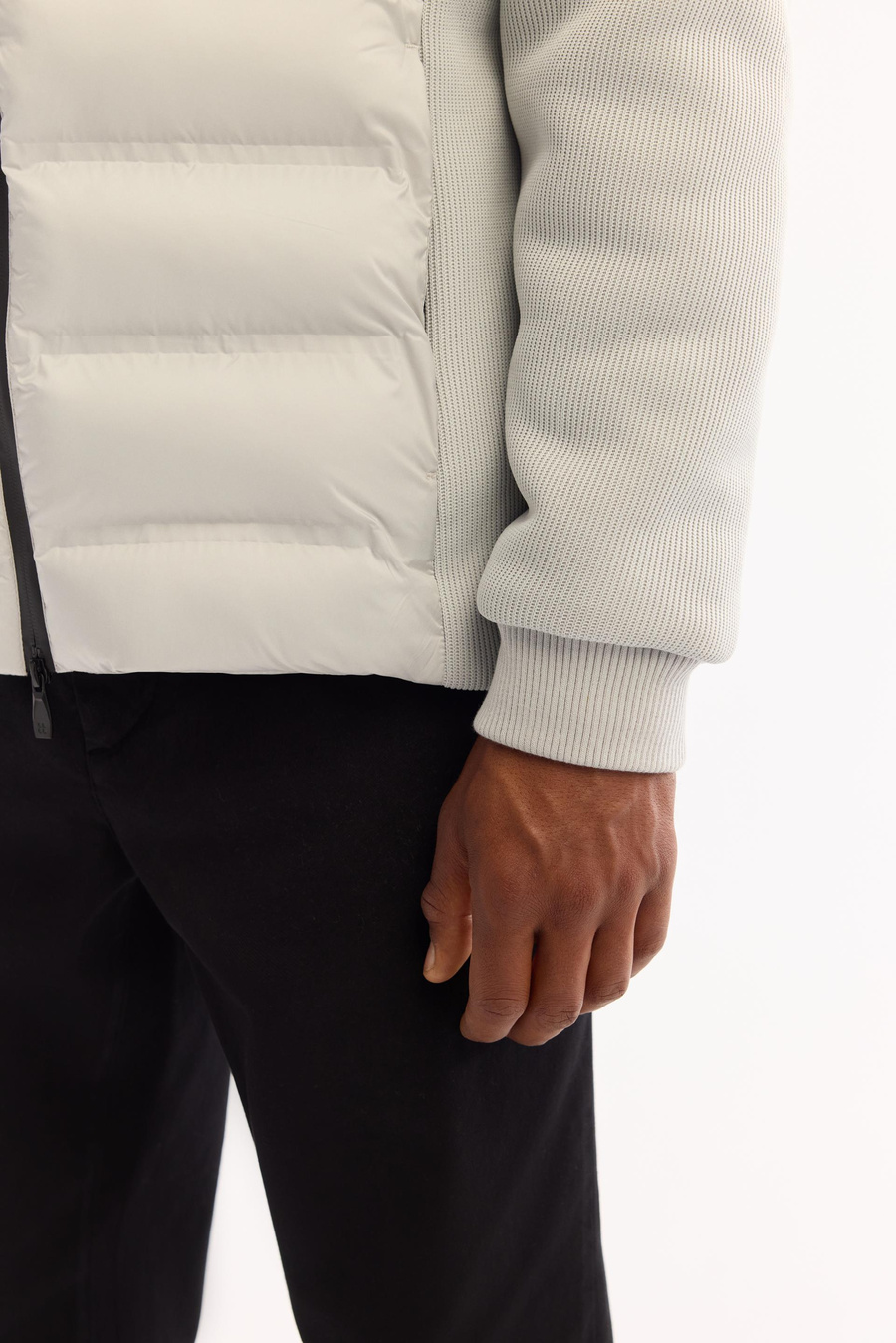 Gri Kapüşonlu Yaka Rüzgar Geçirmez Kol ve Sırtı Triko Detaylı Mont