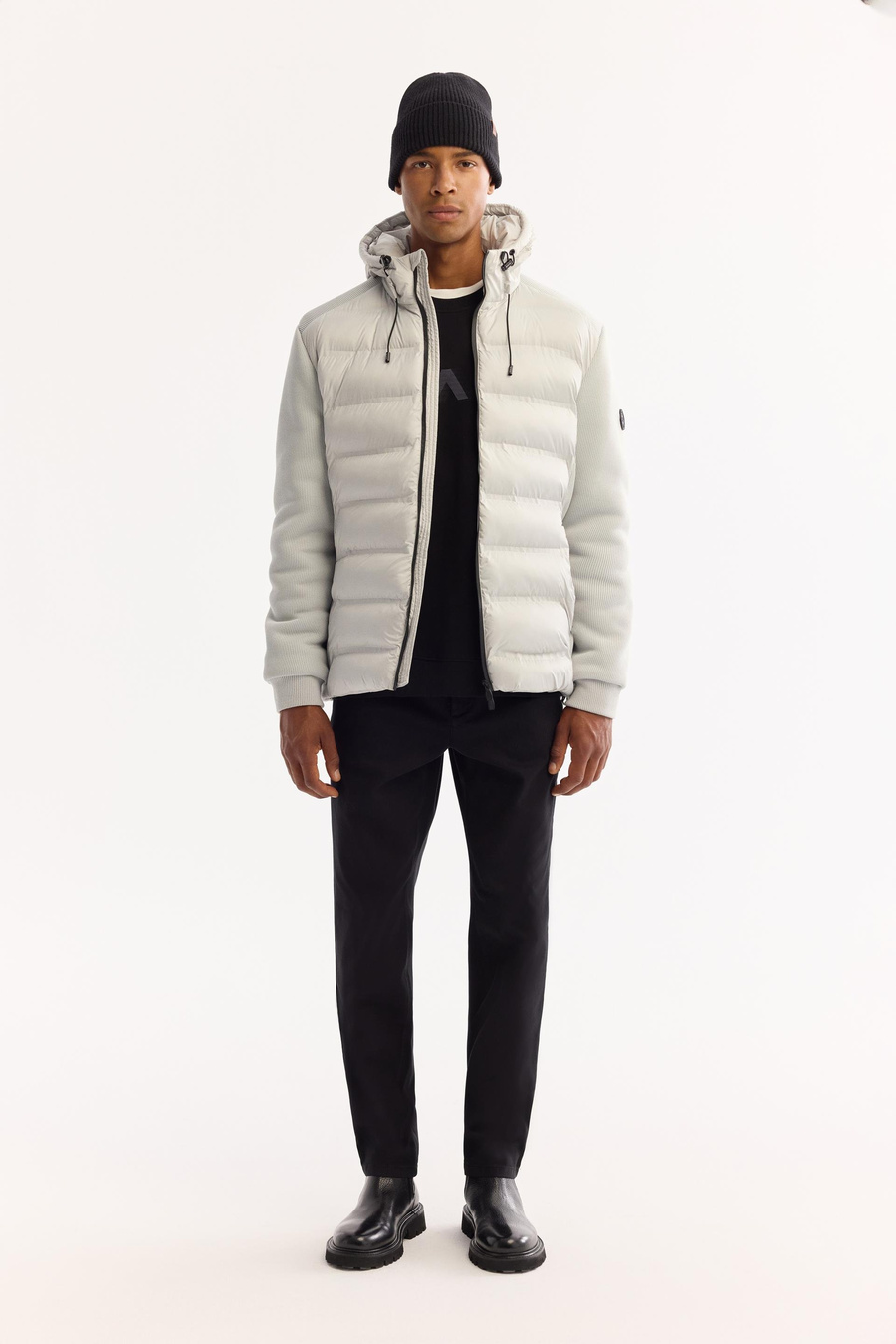 Gri Kapüşonlu Yaka Rüzgar Geçirmez Kol ve Sırtı Triko Detaylı Mont