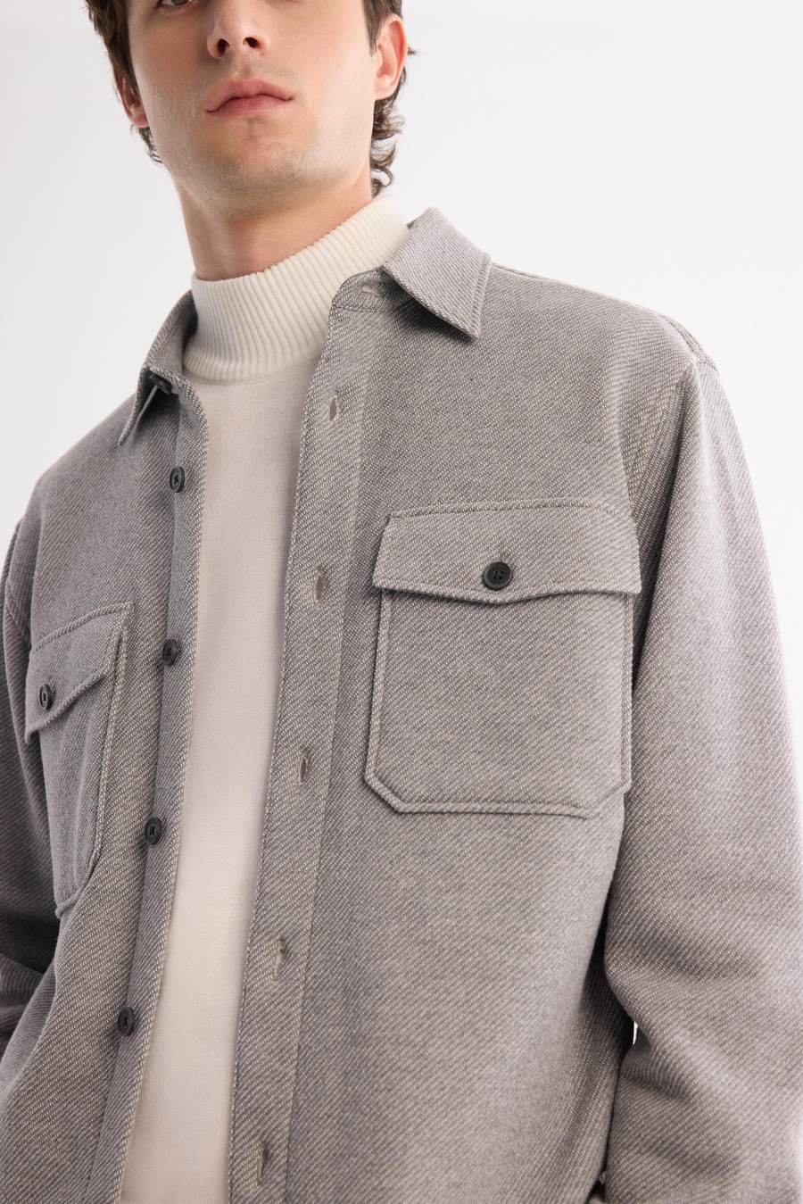Gri Klasik Yaka Diyagonel Çift Cep Kapaklı Pamuklu Örme Gömlek Ceket