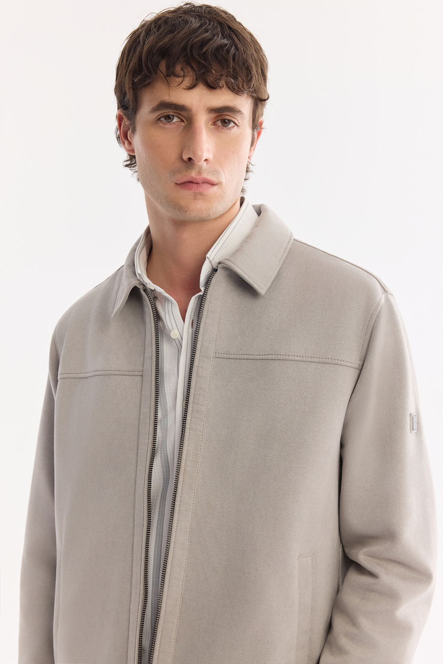 Gri Klasik Yakalı Fleto Cep Fermuarlı Süet Mont