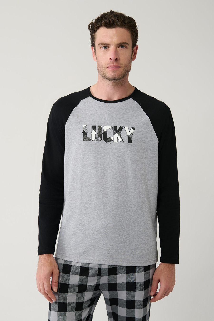 Gri Özel Kutulu Pijama Takımı Bisiklet Yaka Pamuklu Reglan Uzun Kollu