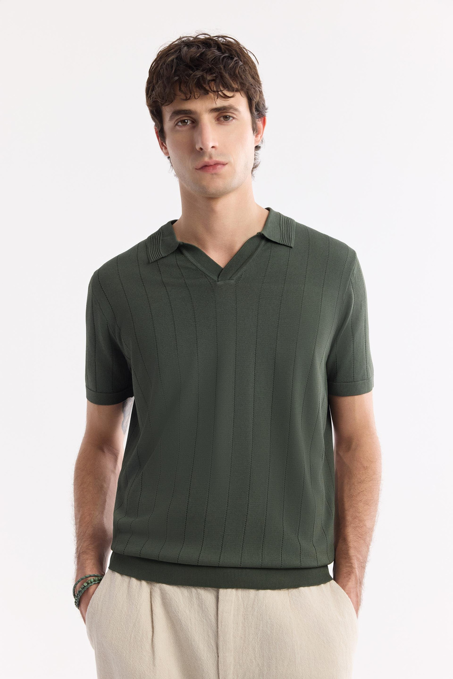 Haki Düğmesiz Polo Yaka Boyuna Ajur Desenli Rayon Triko T-shirt