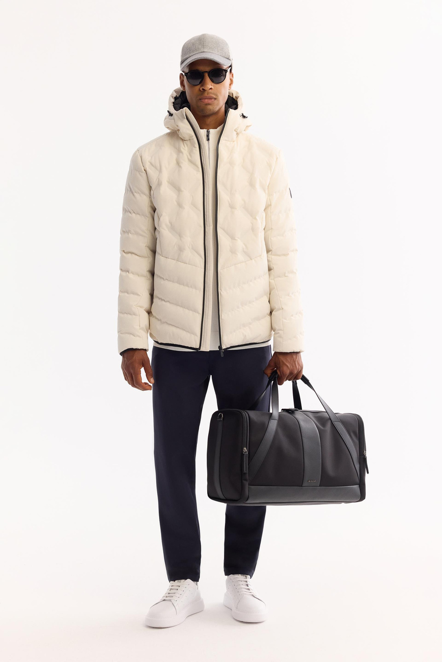 Kırık Beyaz Kapüşonlu Kapitone Detaylı Yapıştırma Mont