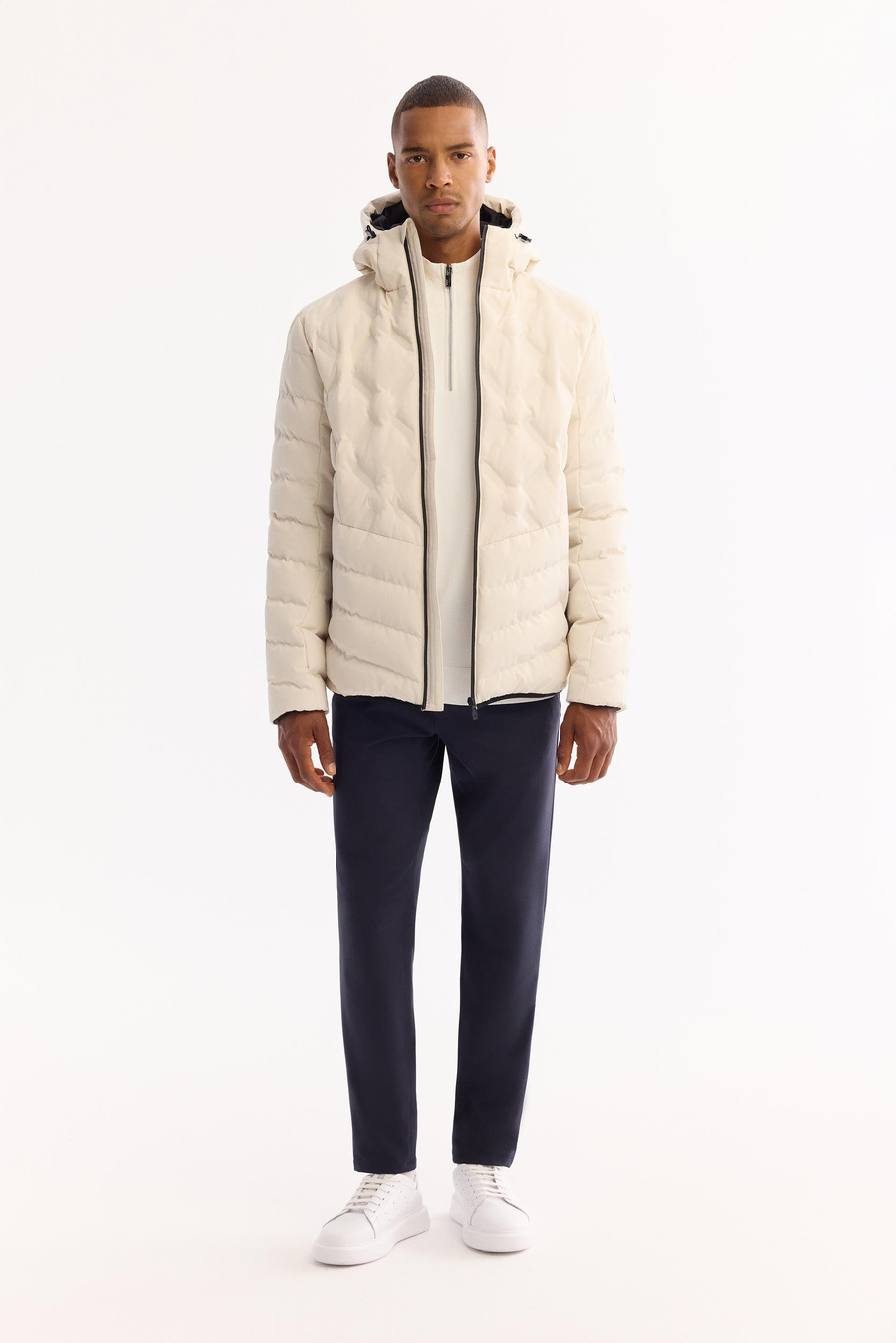 Kırık Beyaz Kapüşonlu Kapitone Detaylı Yapıştırma Mont