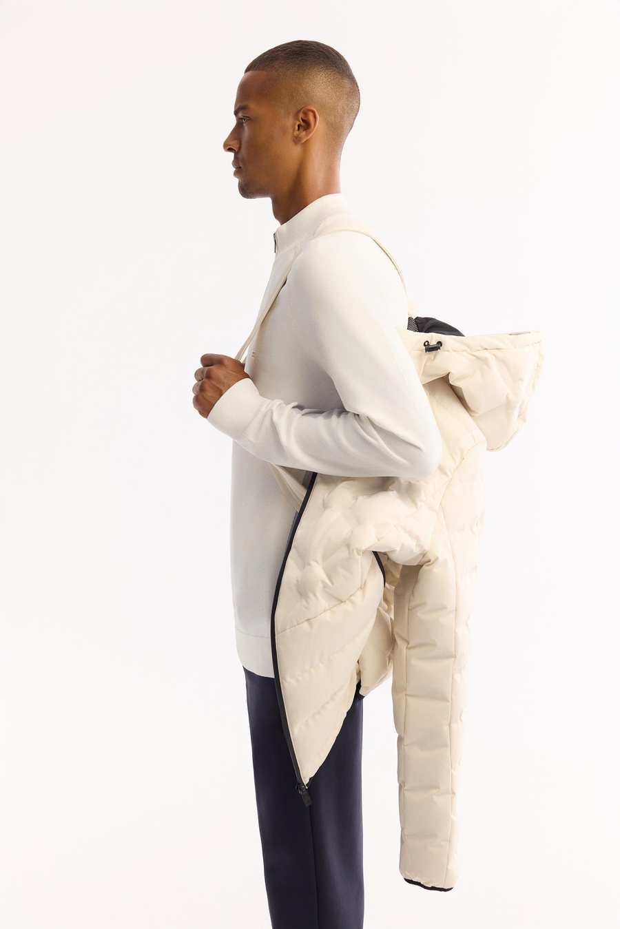 Kırık Beyaz Kapüşonlu Kapitone Detaylı Yapıştırma Mont