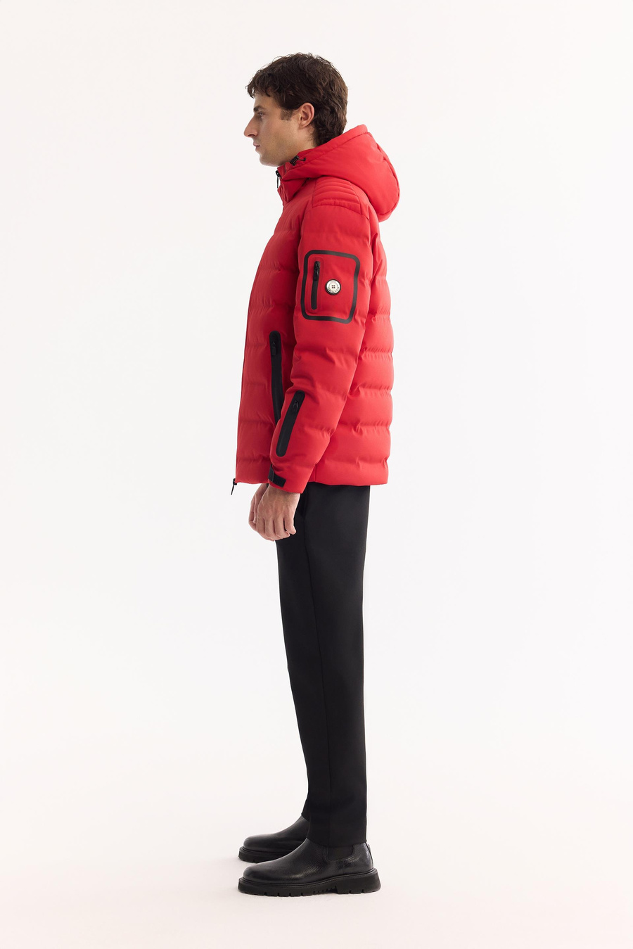 Kırmızı Kapüşonlu Kaz Tüyü Karışımlı Yapıştırma Mont