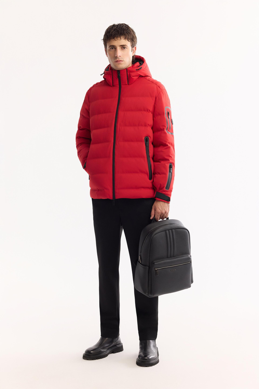 Kırmızı Kapüşonlu Kaz Tüyü Karışımlı Yapıştırma Mont