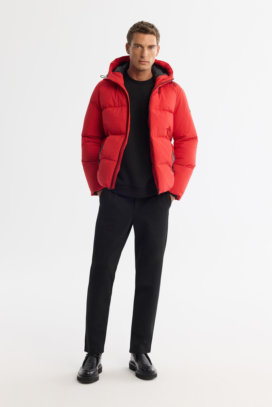 Kırmızı Kapüşonlu Yaka Elyaf Dolgulu Mont