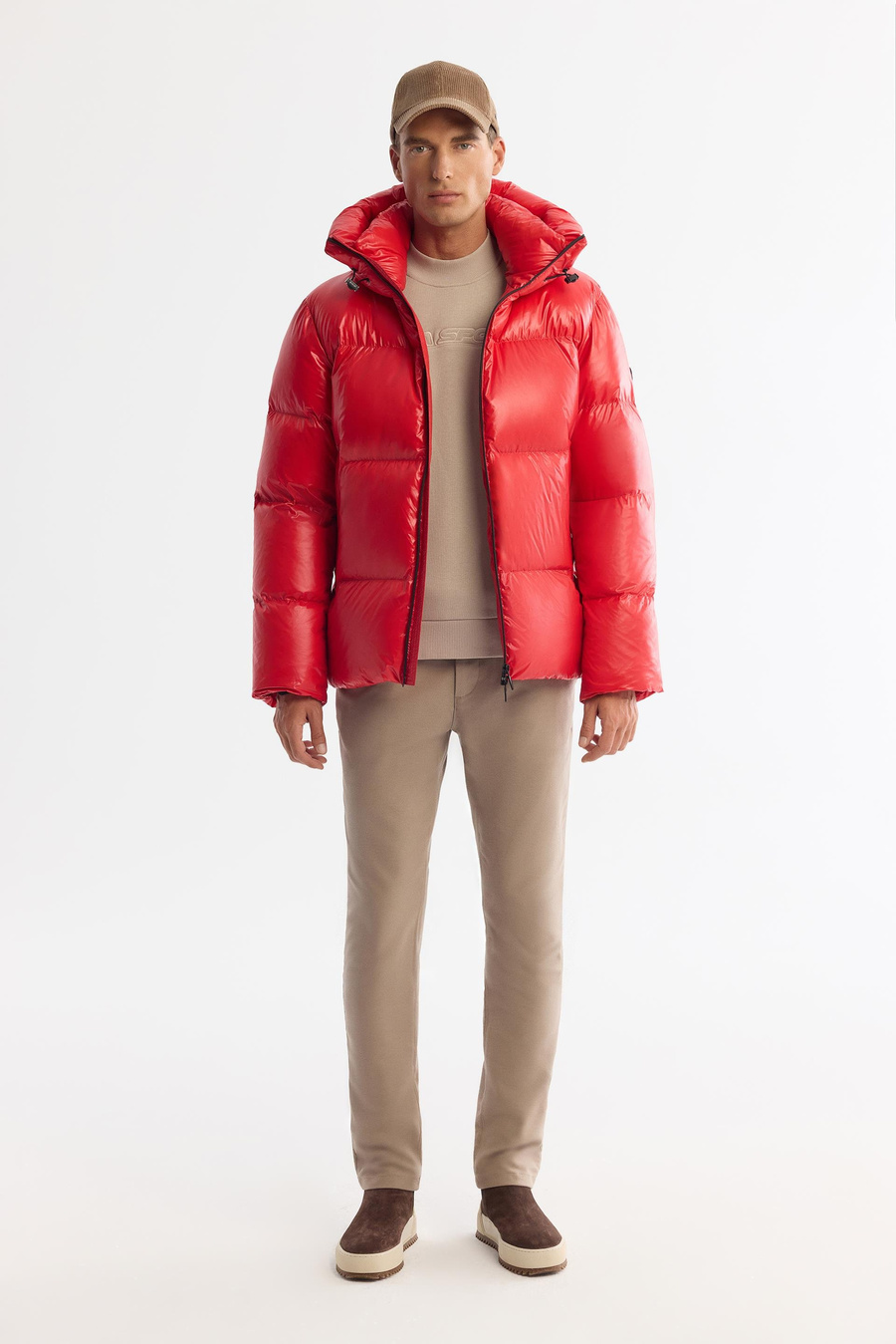 Kırmızı Kapüşonlu Yaka Rüzgar Geçirmez Taşıma Askılı Mont