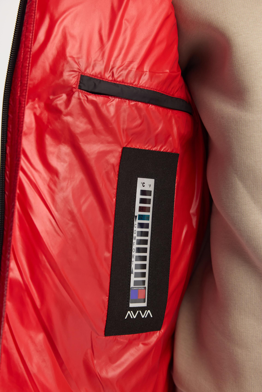 Kırmızı Kapüşonlu Yaka Rüzgar Geçirmez Taşıma Askılı Mont