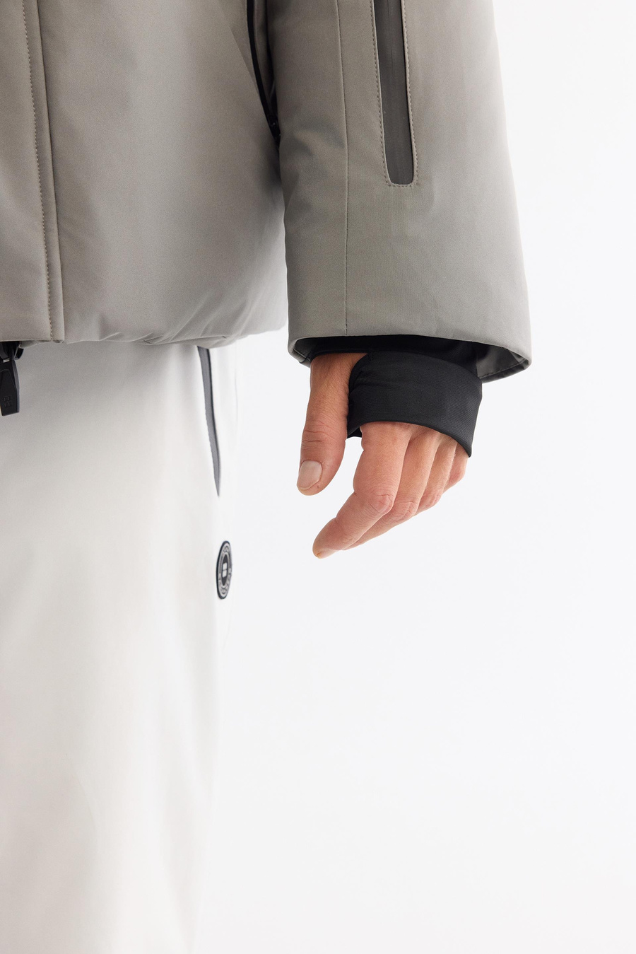 Koyu Gri Kapüşonlu Yaka Taşıma Askılı Rüzgar Geçirmez Kaz Tüyü Mont