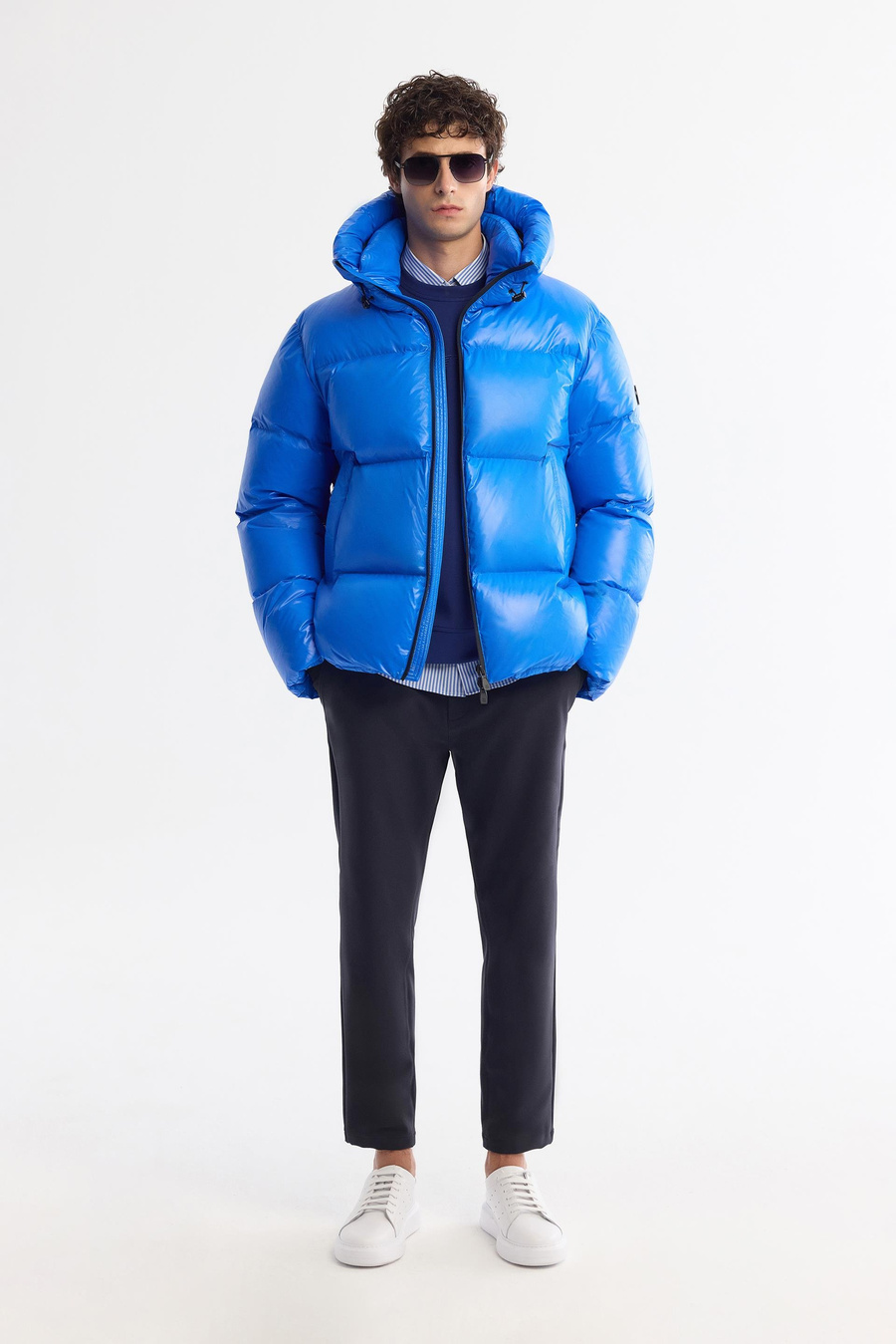 Saks Kapüşonlu Yaka Rüzgar Geçirmez Taşıma Askılı Mont