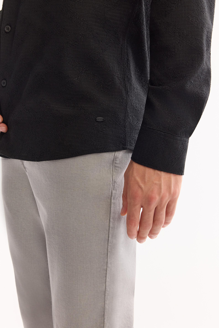 Siyah Alttan Britli Dokulu Regular Fit Uzun Kollu Gömlek