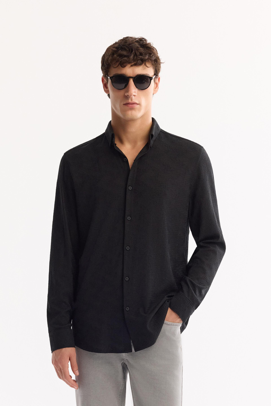 Siyah Alttan Britli Dokulu Regular Fit Uzun Kollu Gömlek