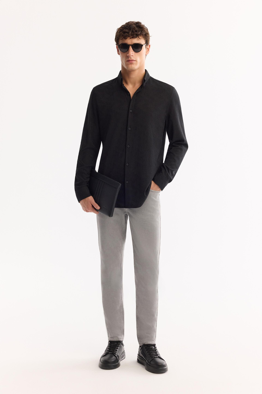 Siyah Alttan Britli Dokulu Regular Fit Uzun Kollu Gömlek