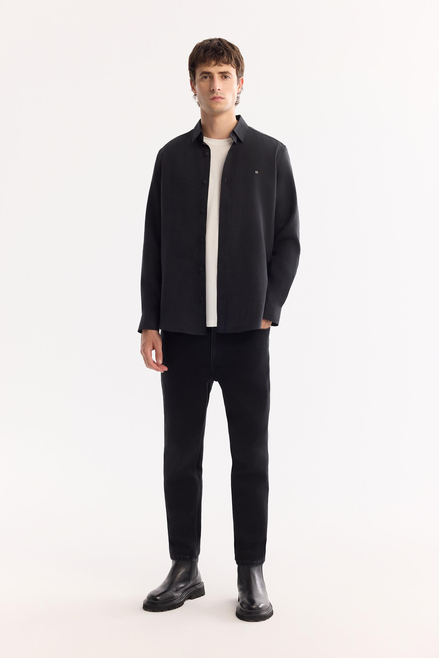 Siyah Alttan Britli Yaka Regular Fit Tencel Karışımlı Uzun Kollu