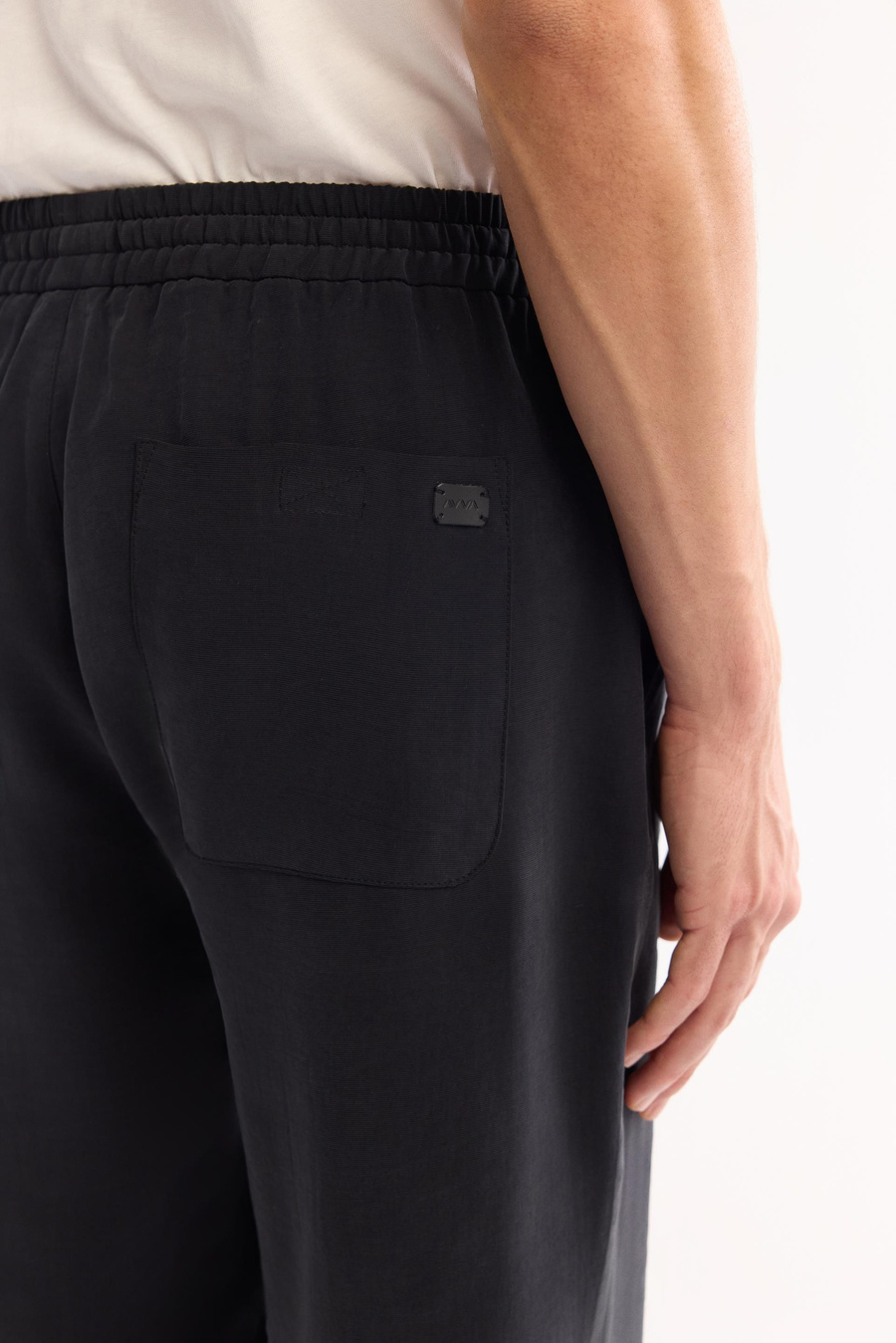 Siyah Beli Lastikli Bağcıklı Modal Karışımlı  Relaxed Fit Pantolon