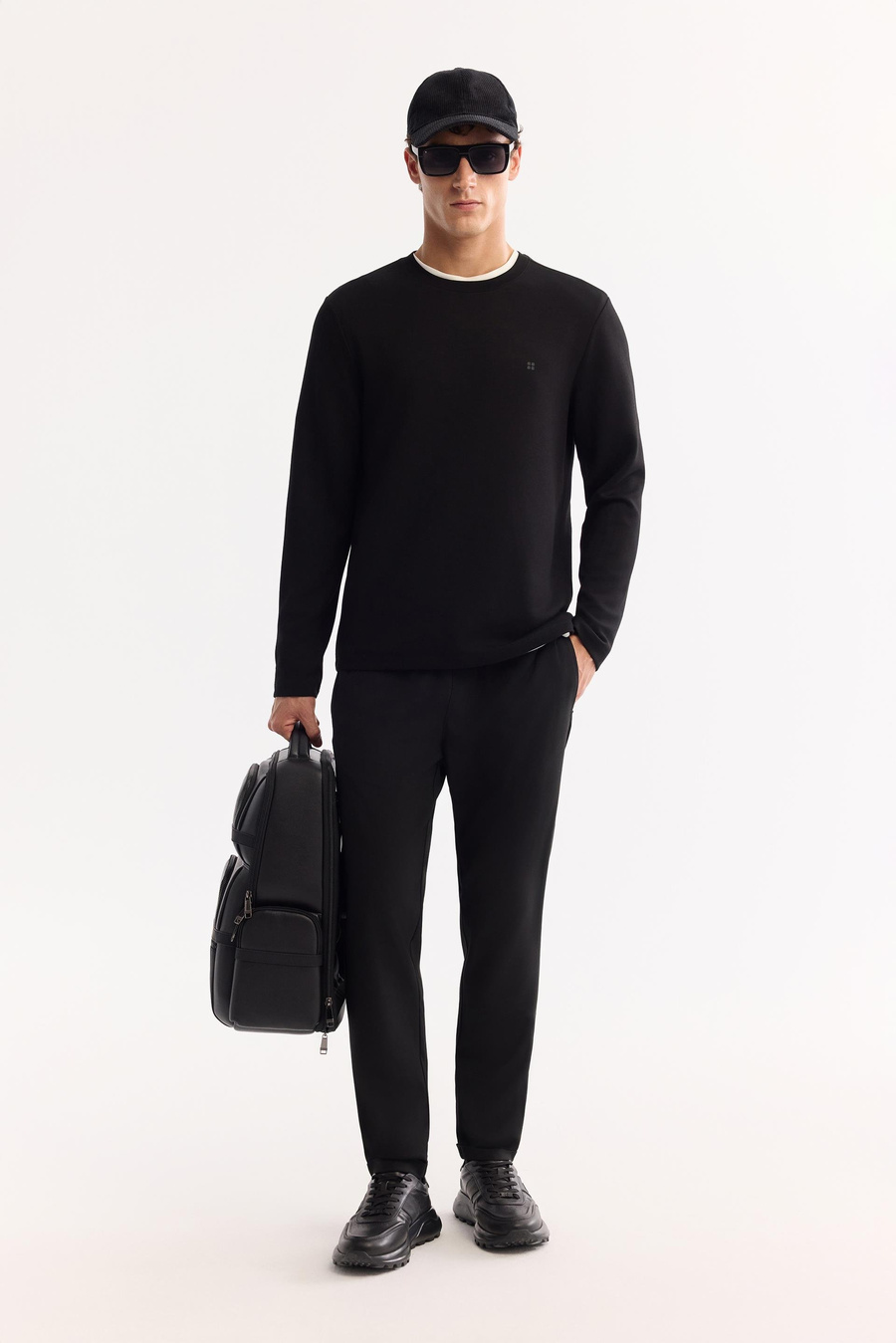 Siyah Bisiklet Yaka Göğüs Enjeksiyon Baskılı Uzun Kol Tshırt