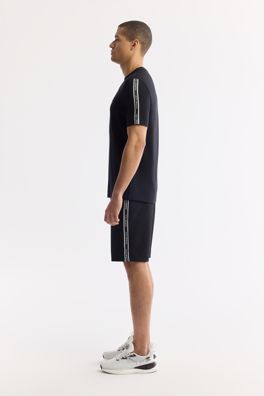 Siyah Bisiklet Yaka Baskı Detaylı İnterlok T-Shirt