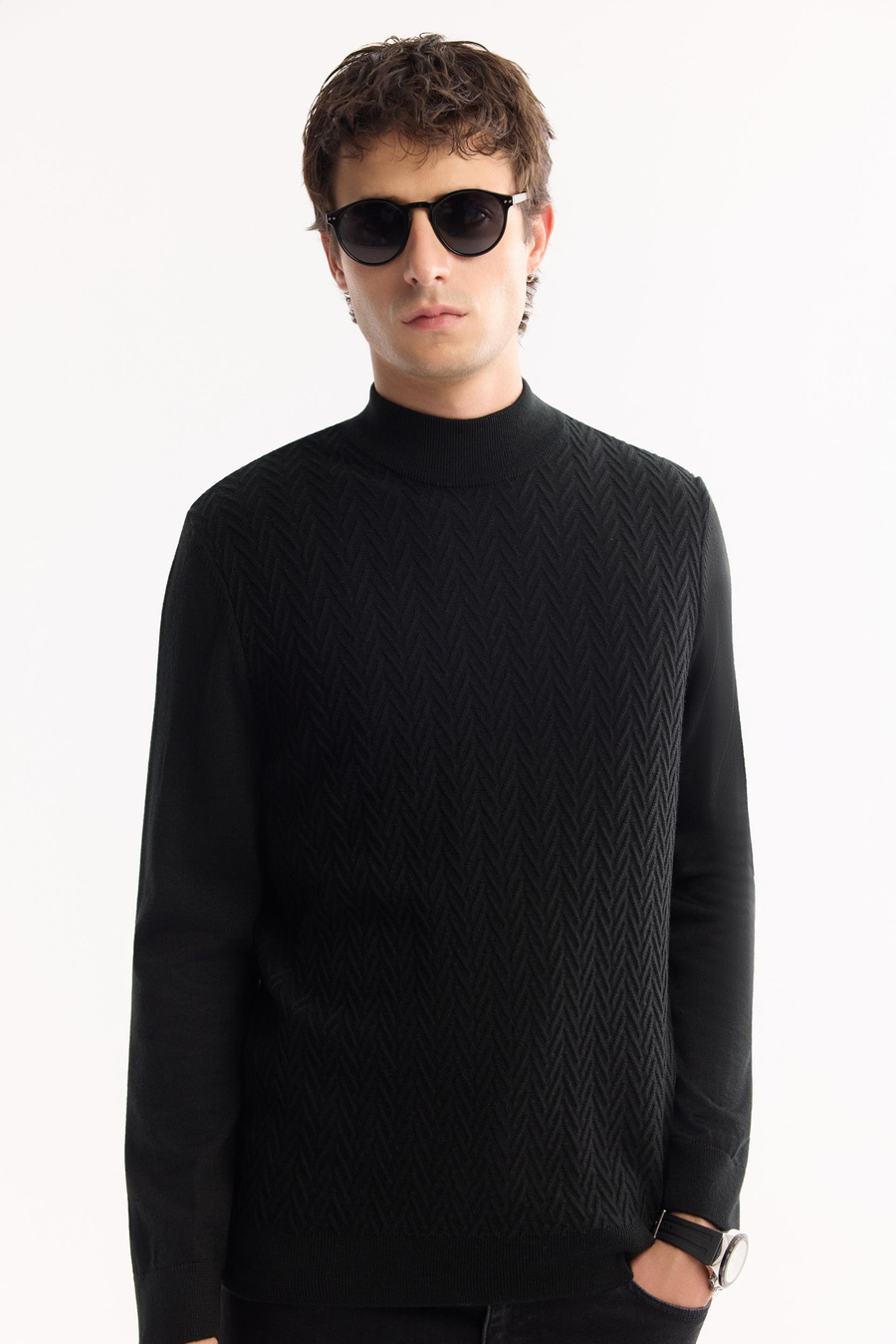 Siyah Bisiklet Yaka Ön Bedeni Jakarlı Yünlü Kazak