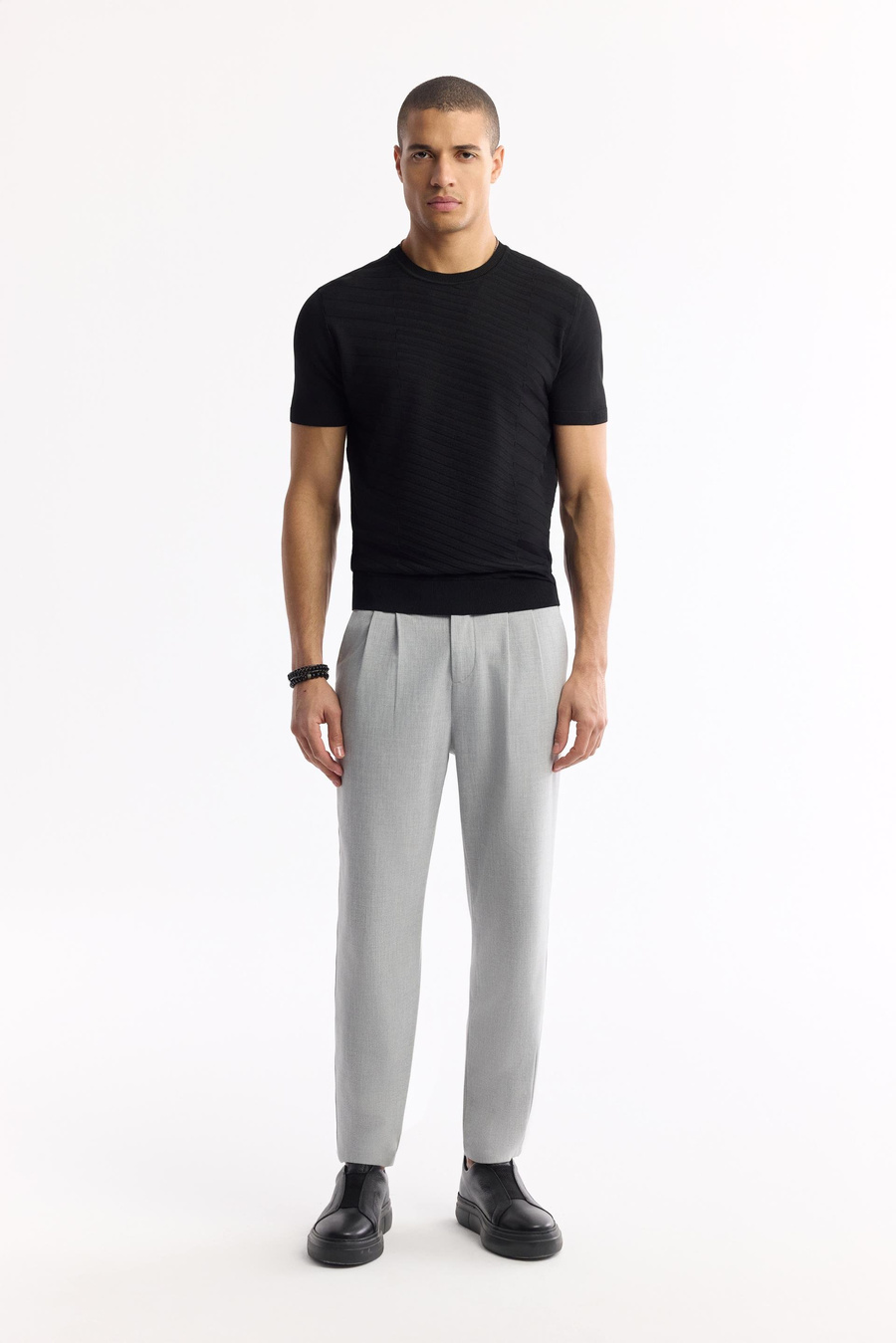 Siyah Bisiklet Yaka Önü Jakar Detaylı Rayon Triko T-shirt