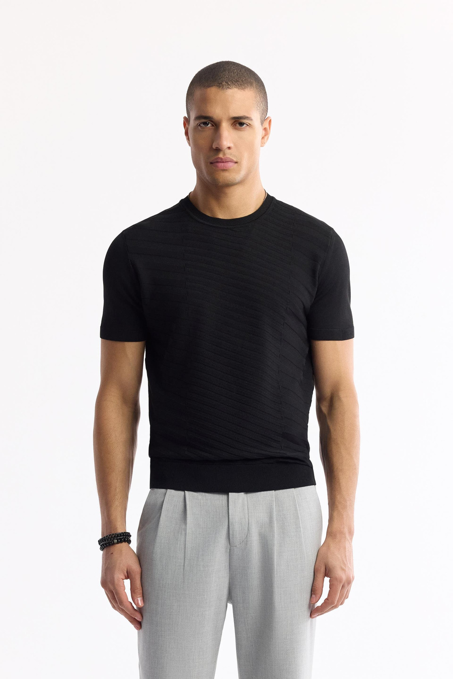 Siyah Bisiklet Yaka Önü Jakar Detaylı Rayon Triko T-shirt