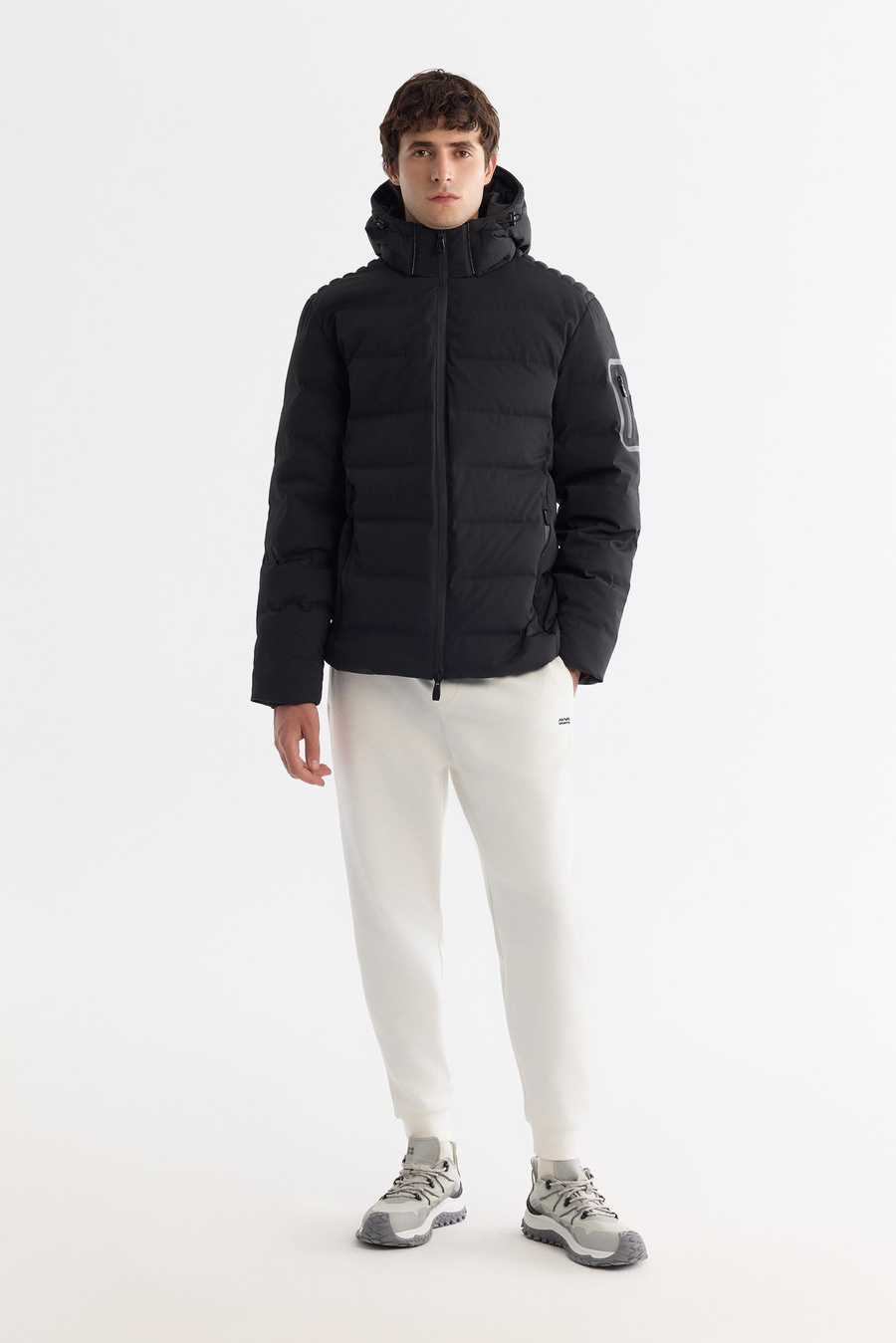 Siyah Çıkma Kapüşonlu Yaka Kaz Tüyü Su İtici Rüzgar Geçirmez Termometreli Şişme Mont