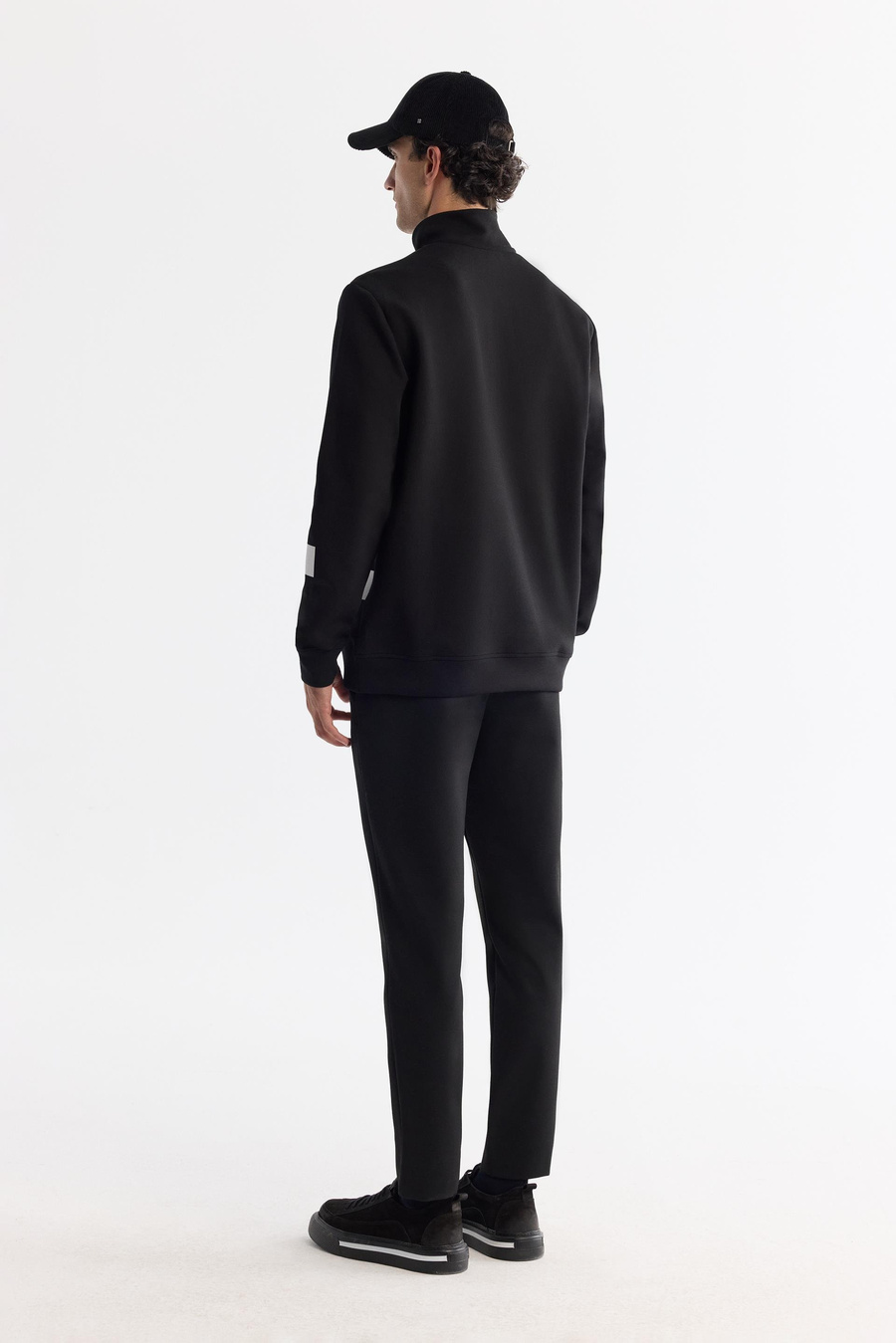 Siyah Dik Yaka Baskılı Sweatshirt