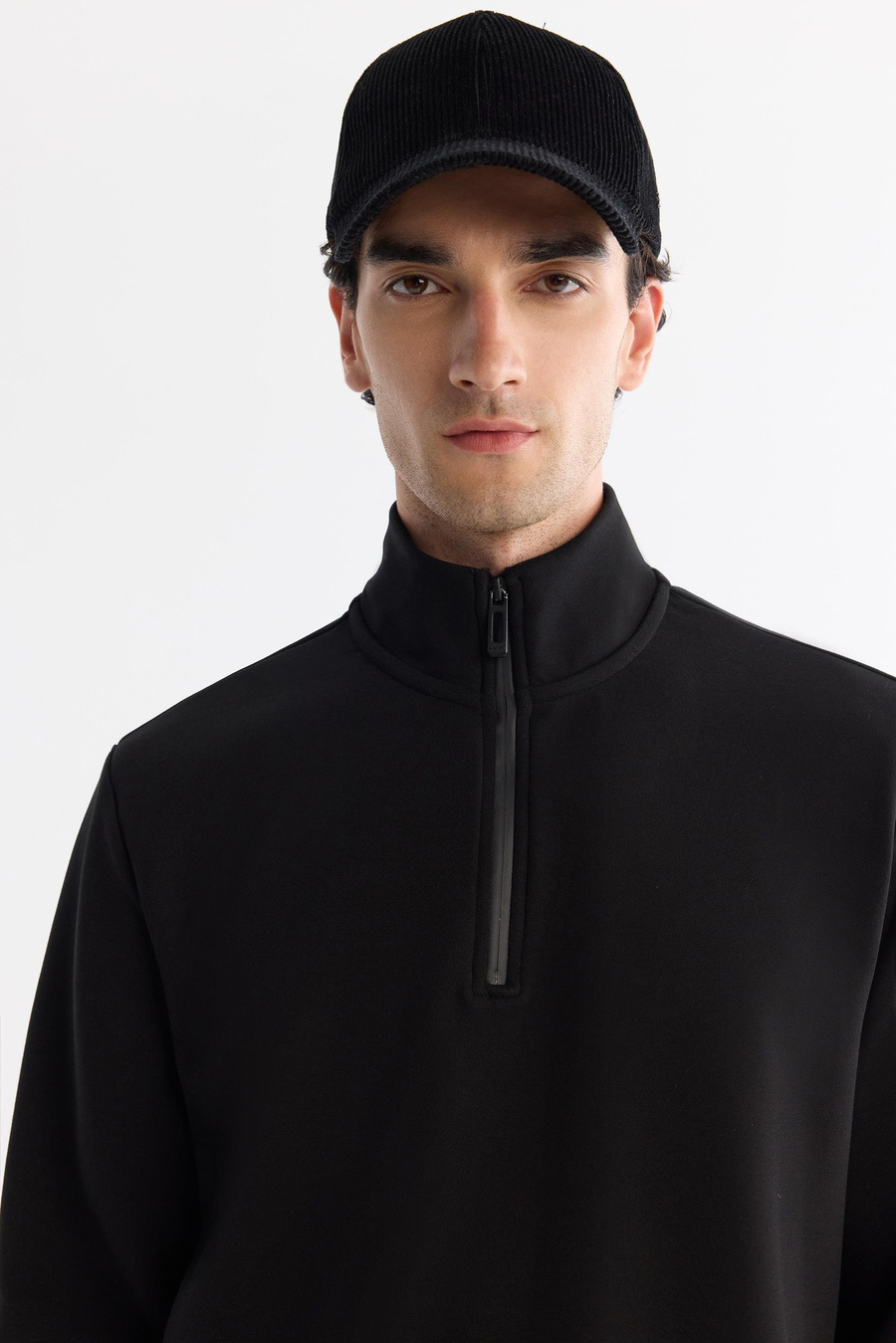 Siyah Dik Yaka Baskılı Sweatshirt