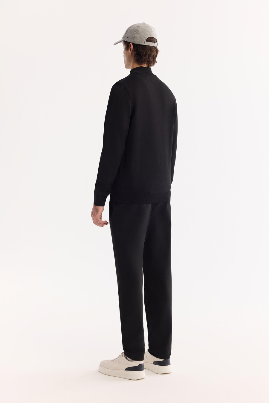 Siyah Dik Yaka Fermuarlı Bekletme Detaylı Rayon Kazak