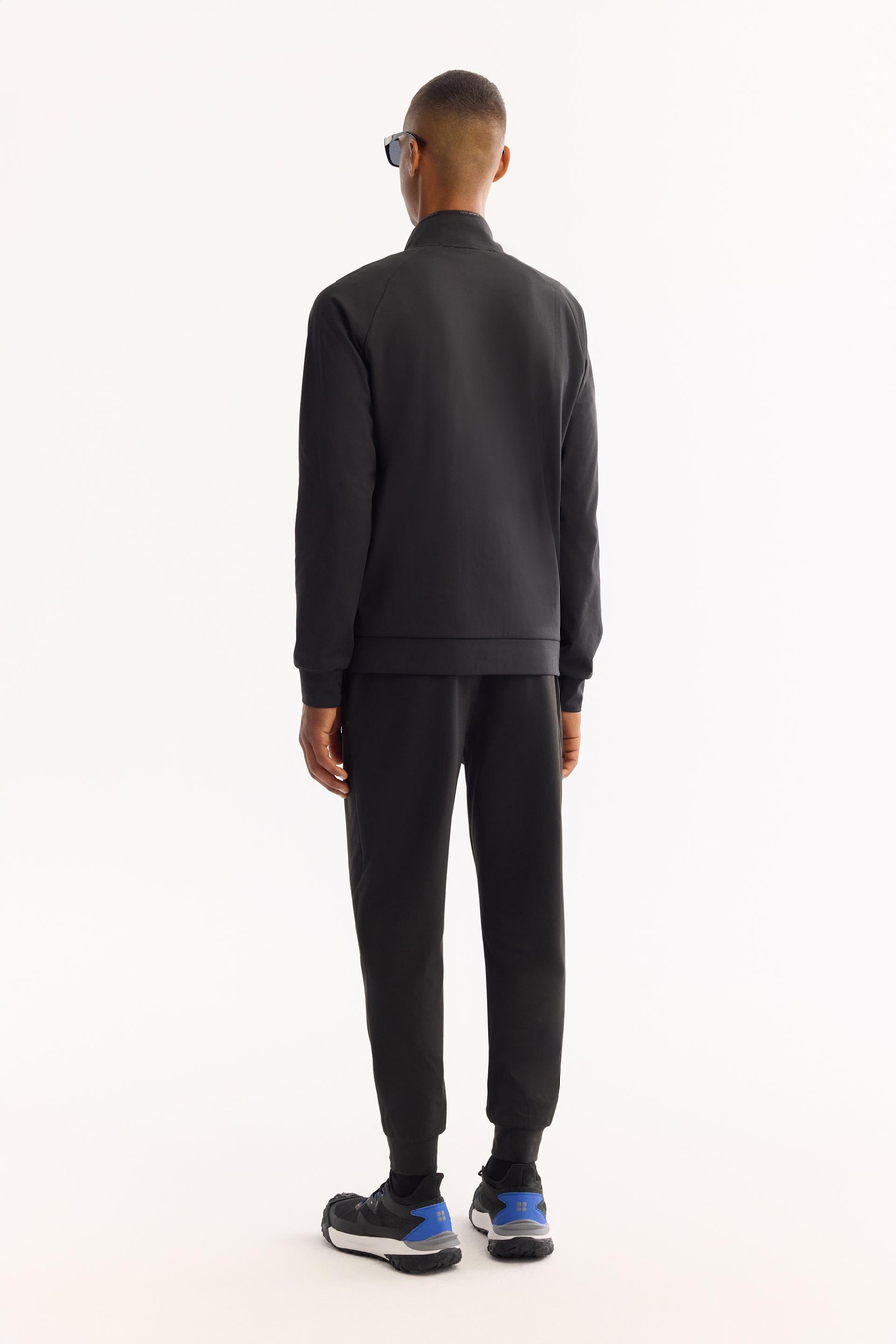 Siyah Dik Yaka Fermuarlı Göğüs Enjeksiyon Baskılı İnterlok Teknik Kumaş  Hırka