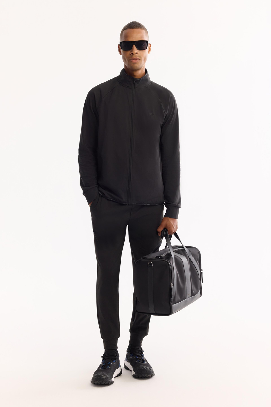 Siyah Dik Yaka Fermuarlı Göğüs Enjeksiyon Baskılı İnterlok Teknik Kumaş  Hırka