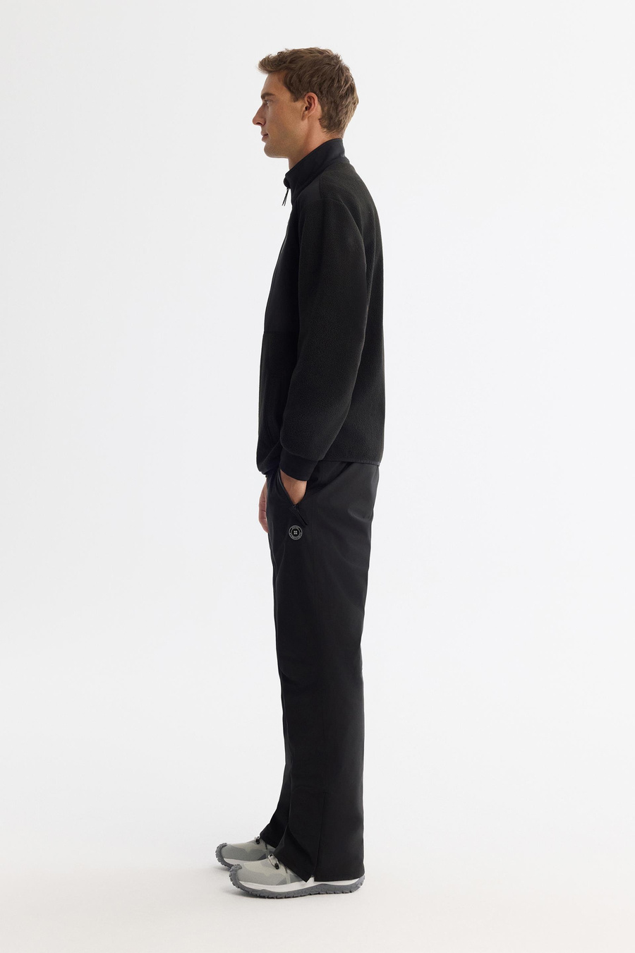 Siyah Dik Yaka Fermuarlı Hırka