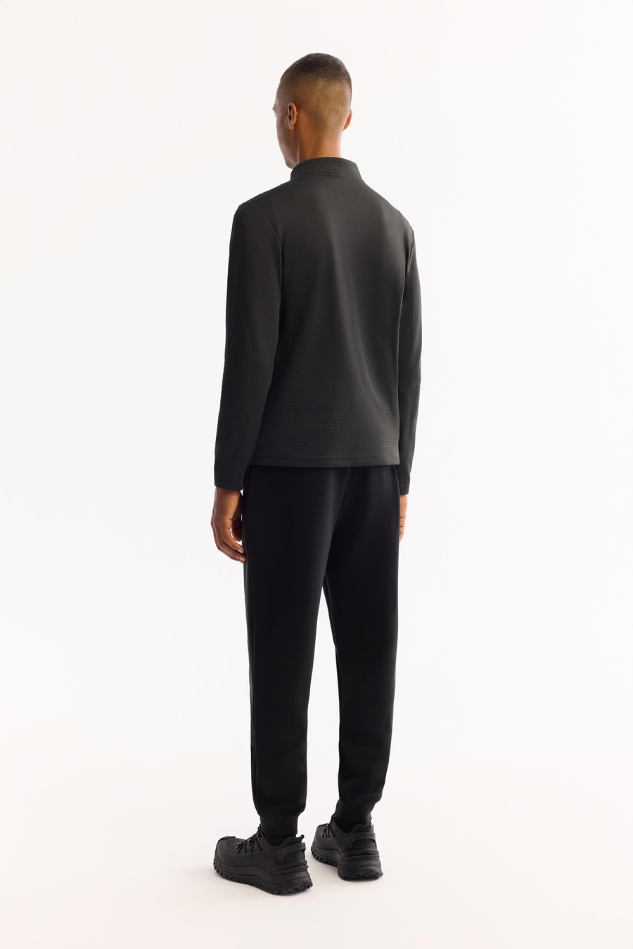 Siyah Dik Yaka  Fermuarlı  Teknik Kumaş  Sweatshirt