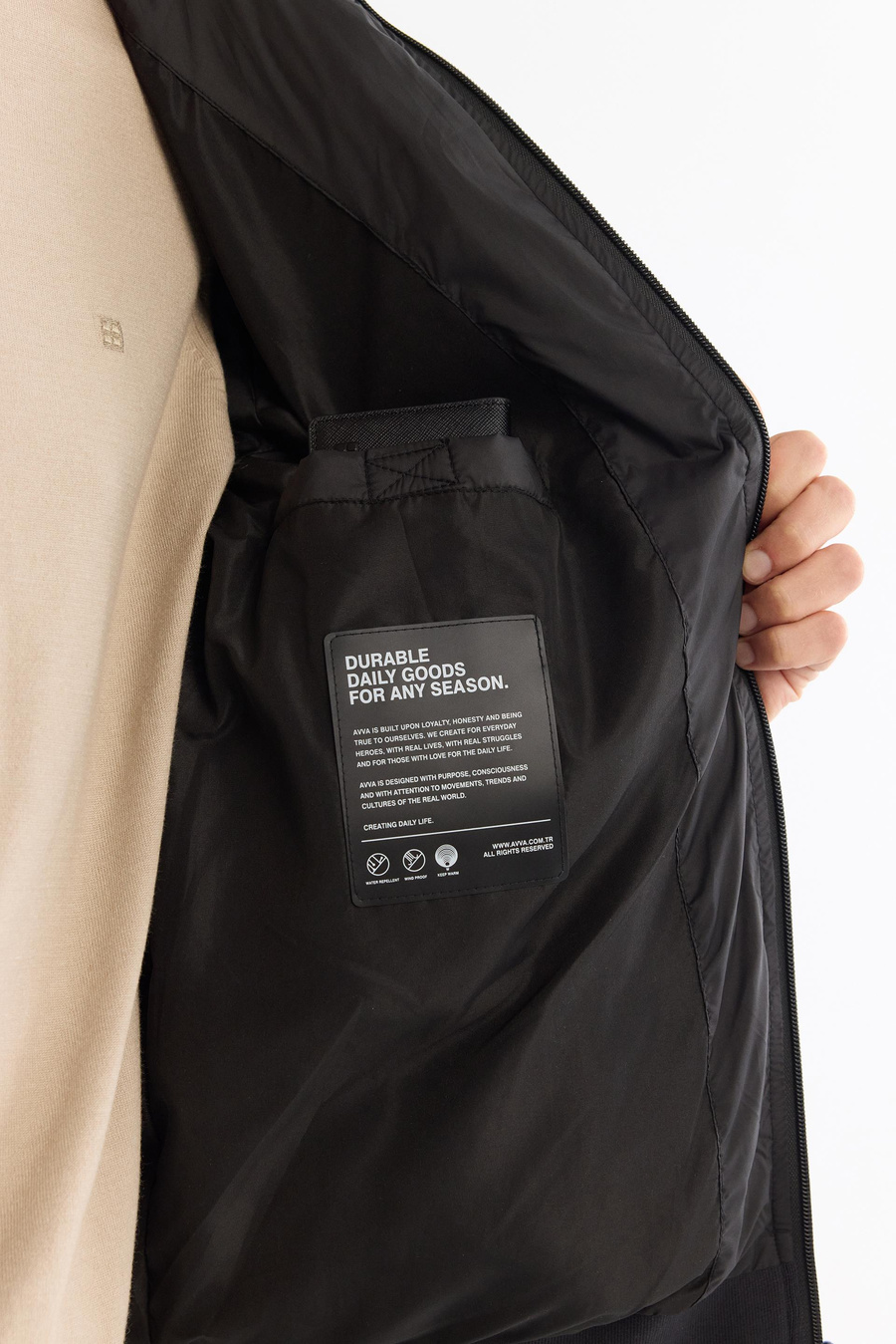 Siyah Dik Yaka Süs Fermuar Detaylı Kare Kapitone Desenli Şişme Mont