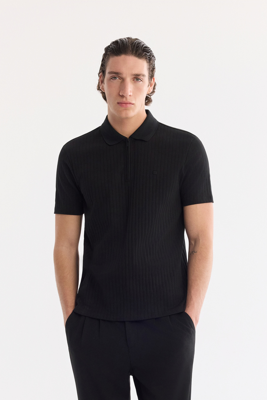 Siyah Fermuarlı Polo Yaka Jakarlı T-Shirt