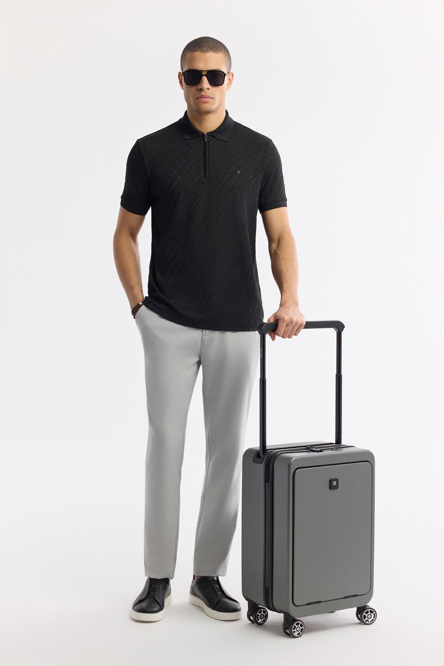 Siyah Fermuarlı Polo Yaka Jakarlı T-Shirt