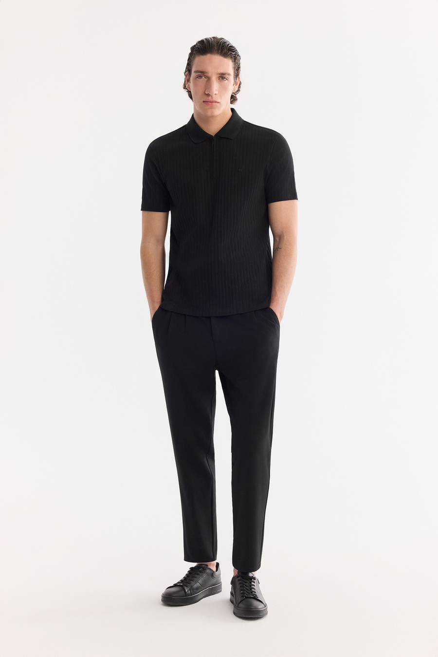 Siyah Fermuarlı Polo Yaka Jakarlı T-Shirt