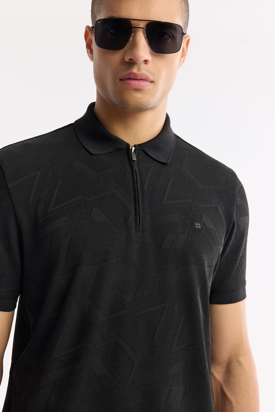 Siyah Fermuarlı Polo Yaka Jakarlı T-Shirt