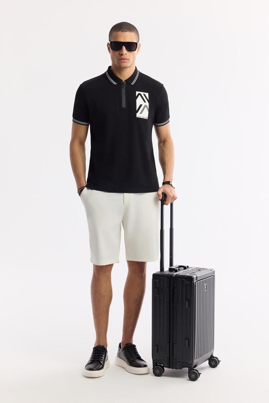 Siyah Fermuarlı Polo Yaka Önü Enjeksiyon Baskılı T-Shirt