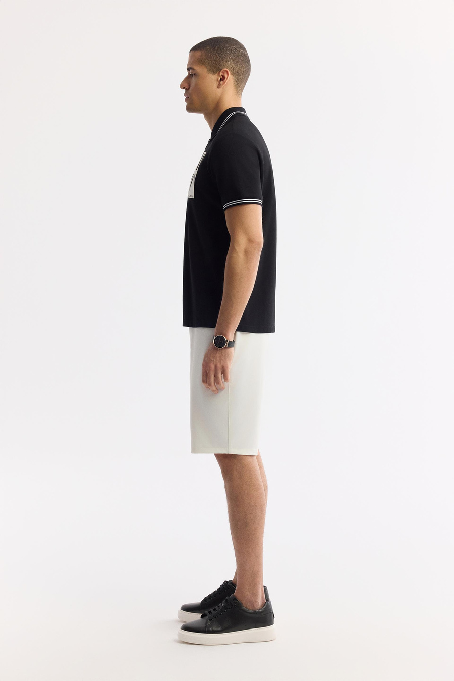 Siyah Fermuarlı Polo Yaka Önü Enjeksiyon Baskılı T-Shirt