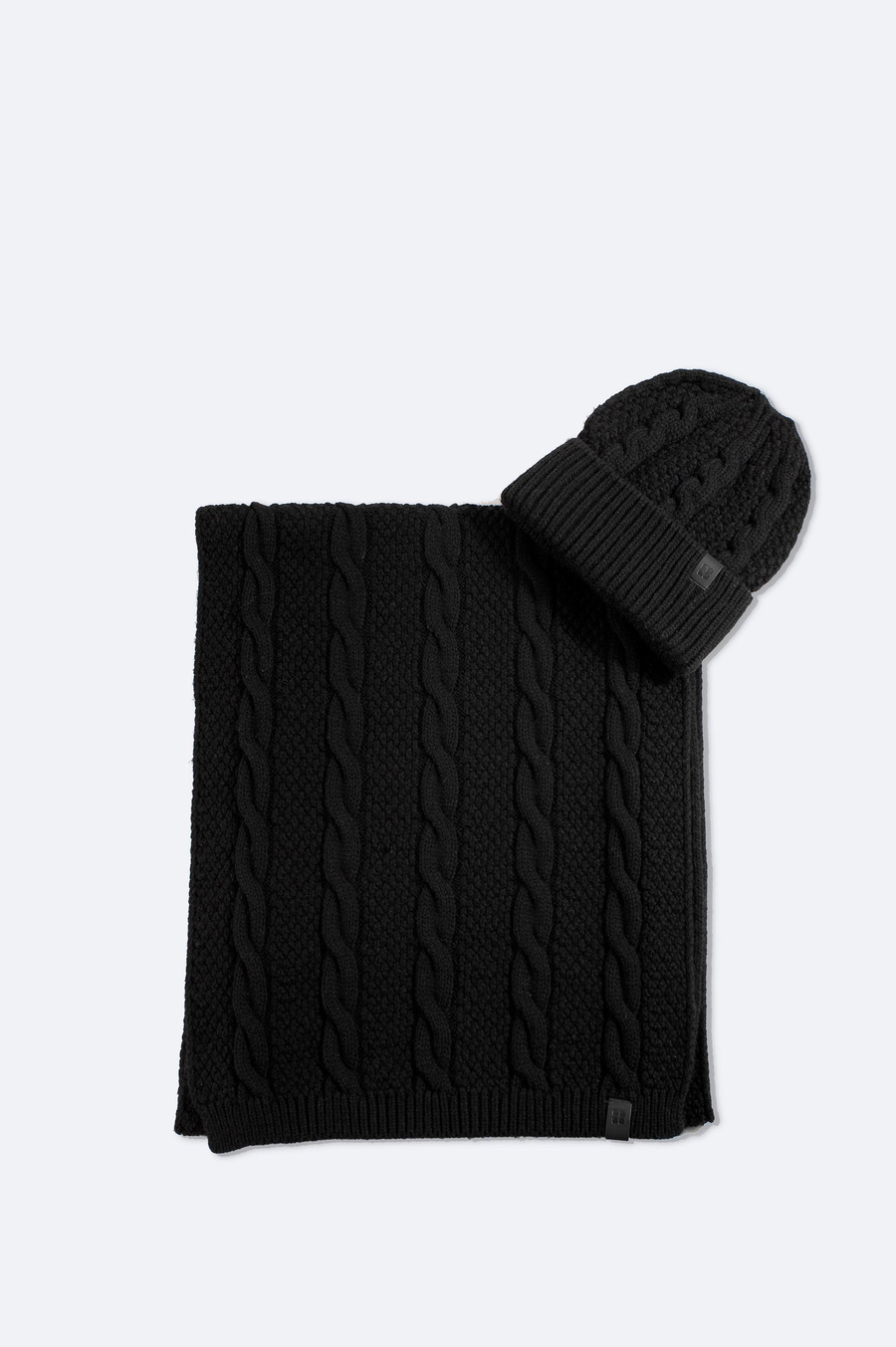 Siyah Jakarlı Triko Atkı Bere Takımı