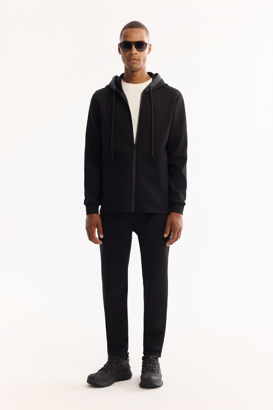 Siyah Kapişüyonlu Yaka Jel Baskı  Göğüs  Enjeksiyon Baskılı Fermuarlı İnterlok Sweatshirt Hırka