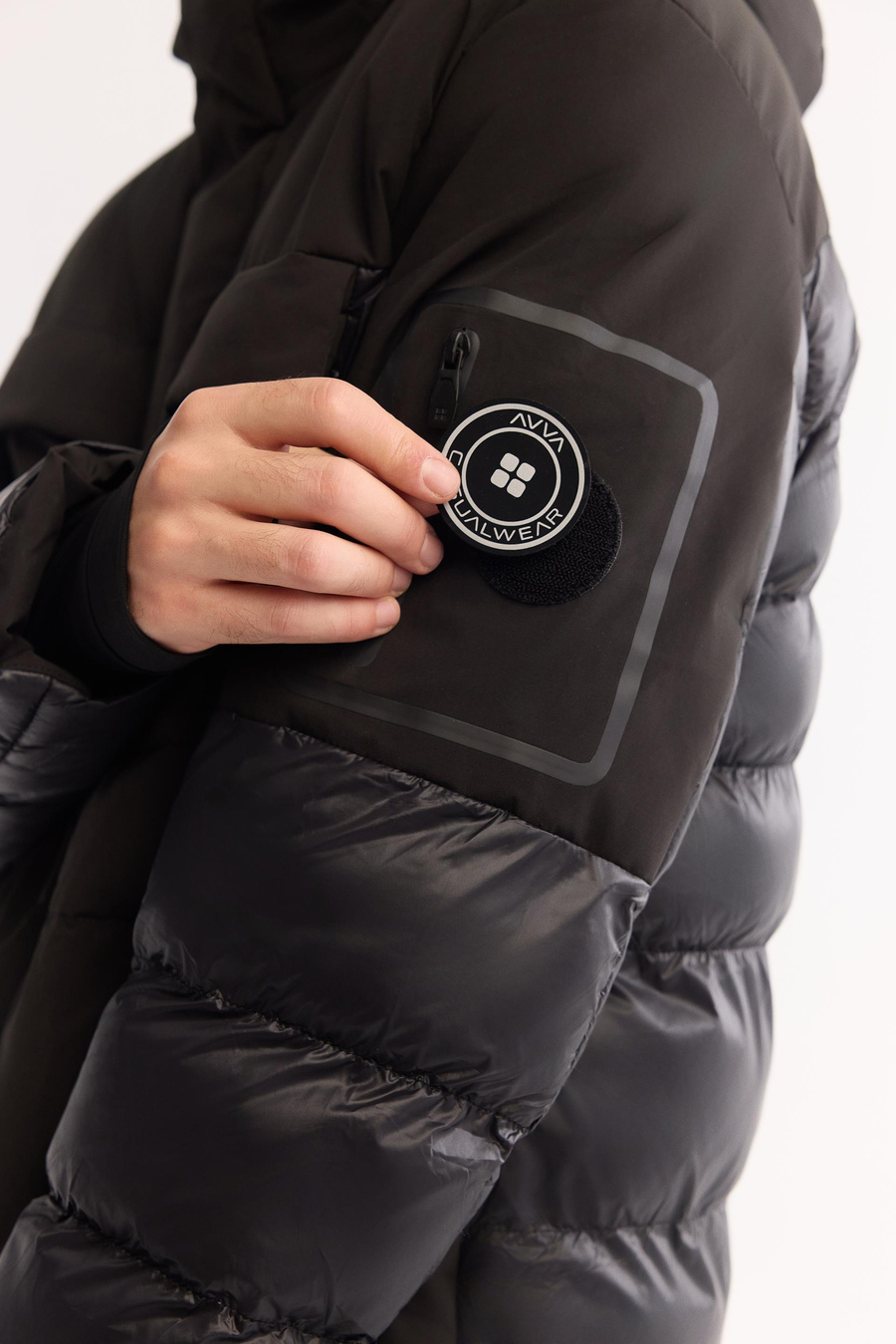 Siyah Kapüşonlu Çift Cepli Elyaf Mont