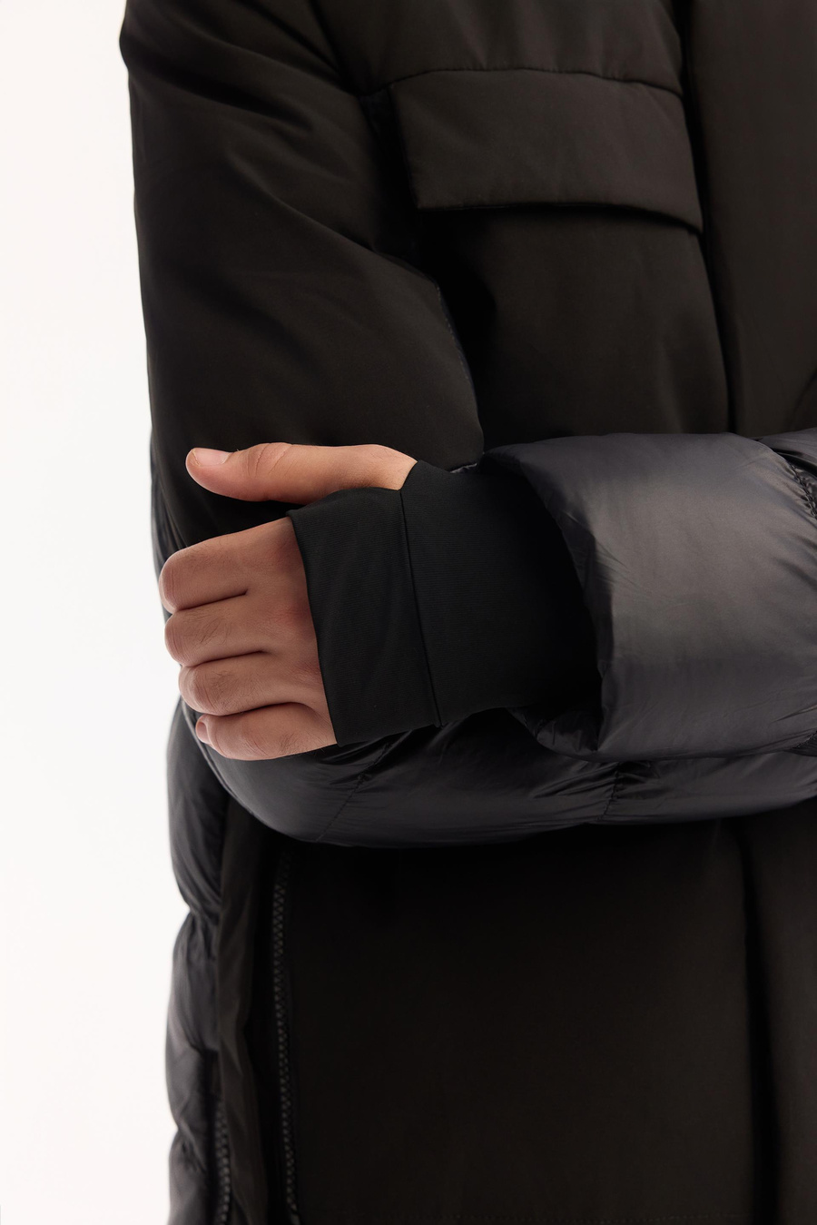 Siyah Kapüşonlu Çift Cepli Elyaf Mont