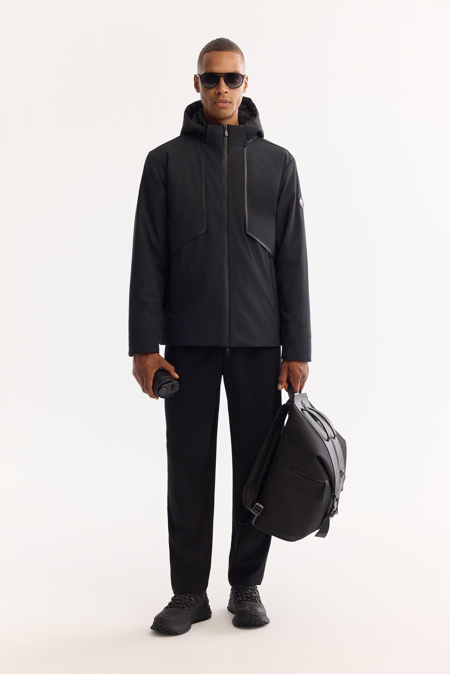 Siyah Kapüşonlu İnce Mont