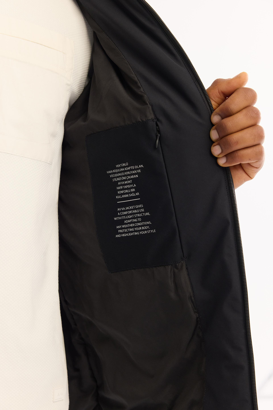 Siyah Kapüşonlu İnce Mont