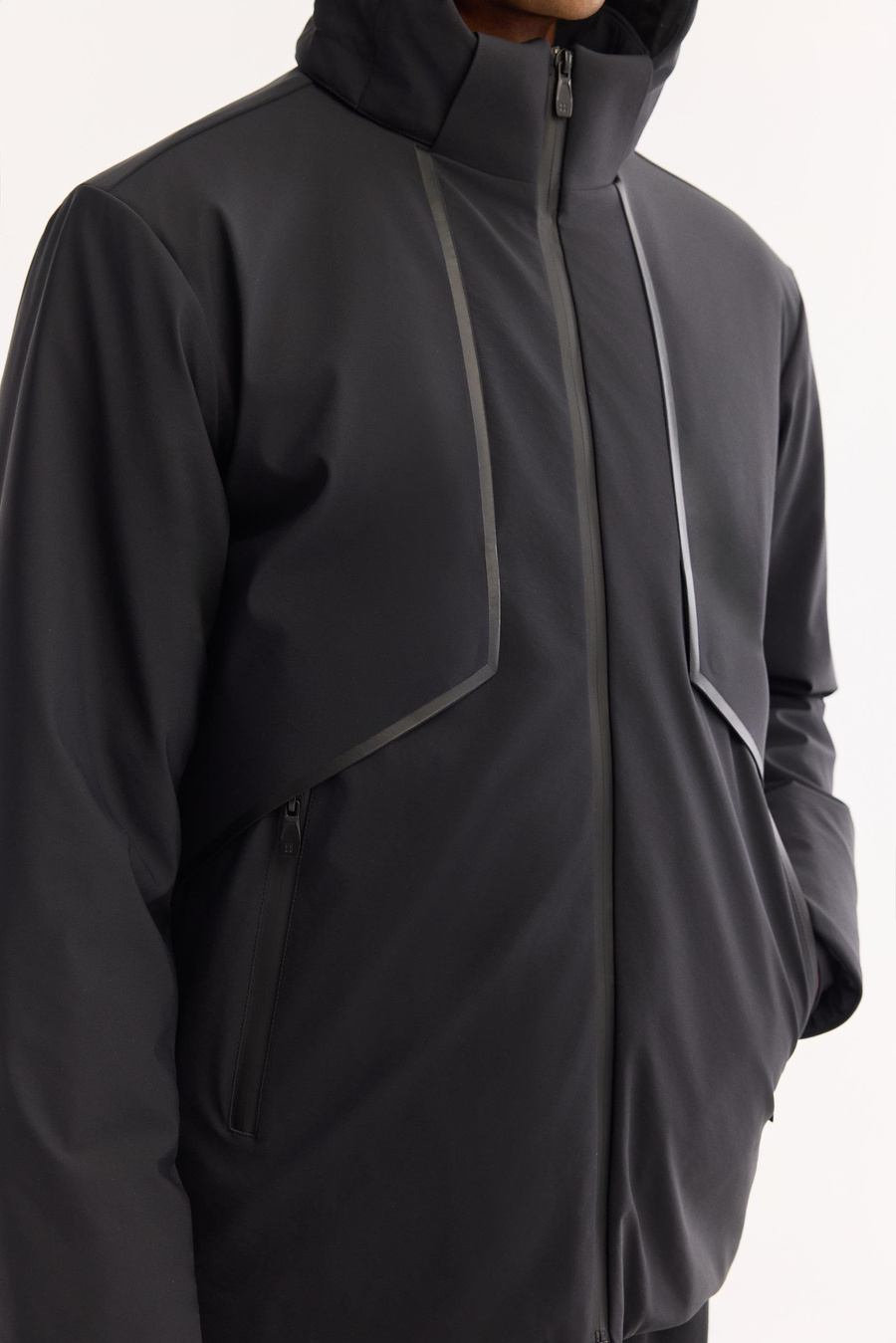 Siyah Kapüşonlu İnce Mont