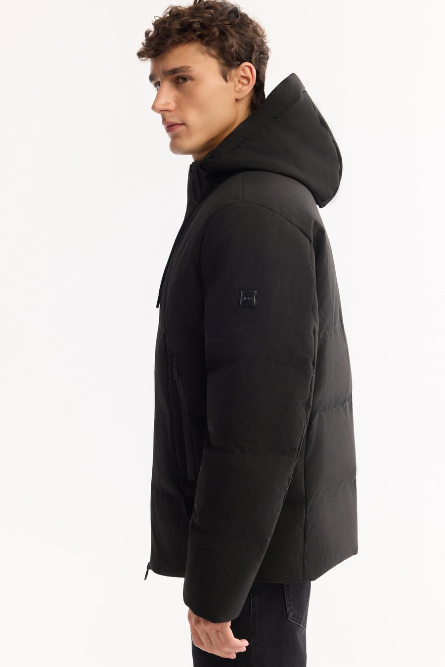 Siyah Kapüşonlu Kapitone Detaylı Mont